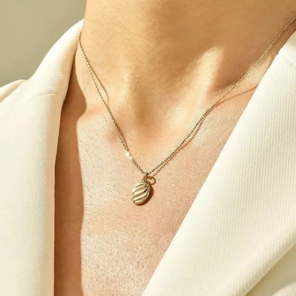 ⚜️[𝟯/$𝟮𝟴]⚜️NEW Textured Charm Stainless Steel Necklace - Picture 7 of 16